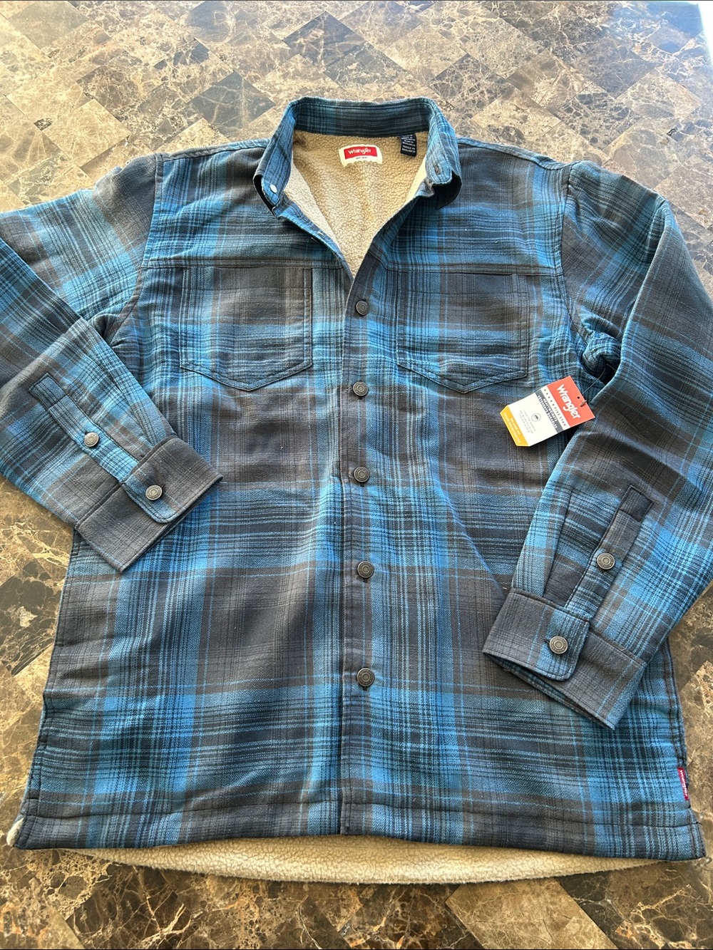 NWT 🆕 Wrangler Men’s Blue and Black Plaid Sherpa-Lined Button-Down Shirt size S